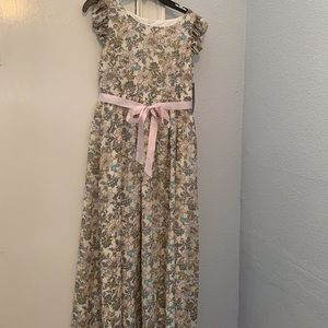 Perfect for Easter. Gorgeous, full length dress.